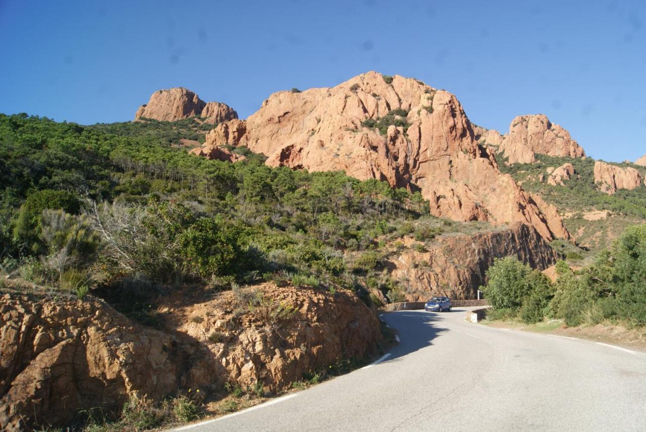 "Location Vue Mer Et Esterel", Cap Esterel Agay-Saint Raphael, T2, Piscines, Parking, Wifi Daire Dış mekan fotoğraf